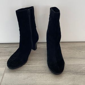 La Canadienne Women's Kate Suede Waterproof Boot 6.5.